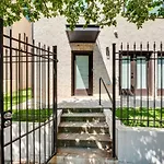 Modern Atlanta Home With Balcony 2 Mi To Downtown!