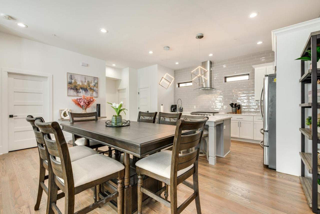 Modern With Balcony 2 Mi To Downtown! Holiday home *