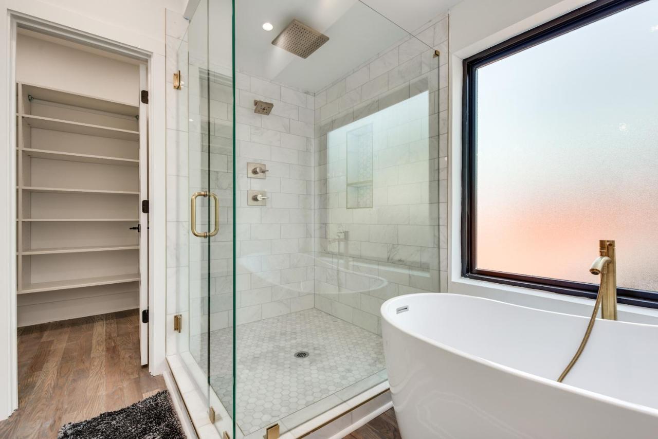 Modern With Balcony 2 Mi To Downtown! Holiday home Atlanta