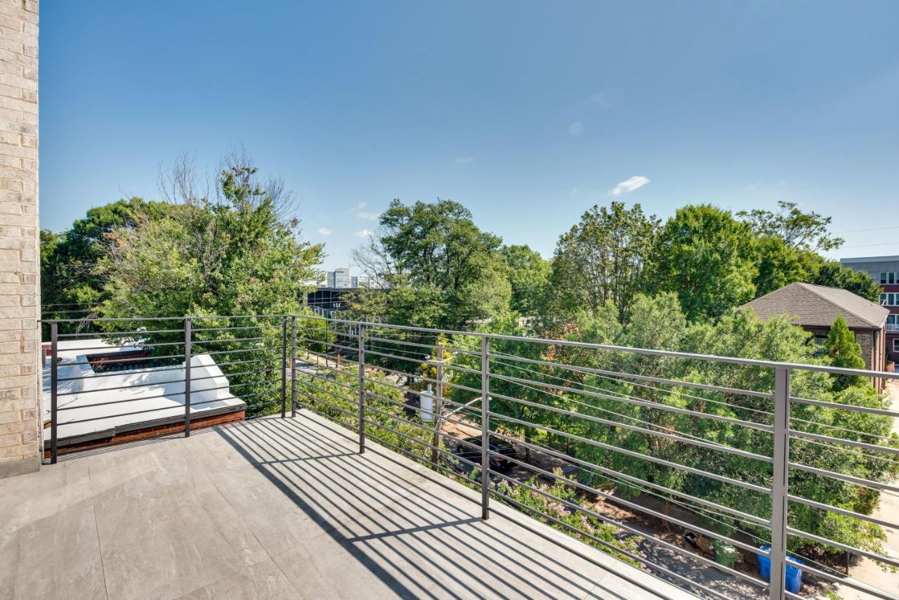 Modern With Balcony 2 Mi To Downtown! *